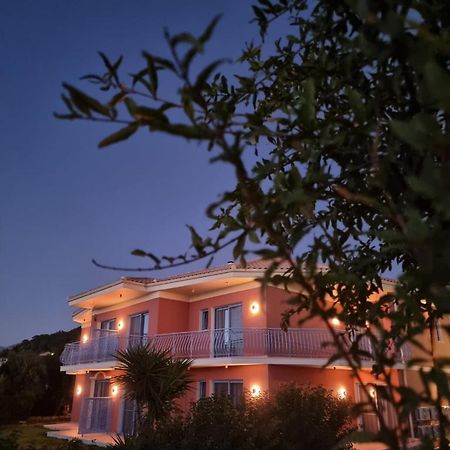 Julietta Suites Аргостолион Екстериор снимка